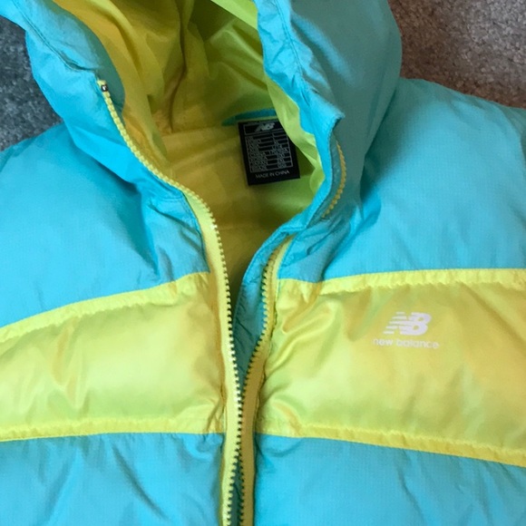 Preowned Girls New Balance puffy vest w hood - sz L - Picture 2 of 5